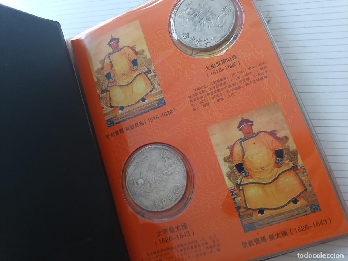 Reproducciones billetes y monedas: China. Dinast&iacute;a Qing. Album con 12 monedas grandes reproduccci&oacute;n