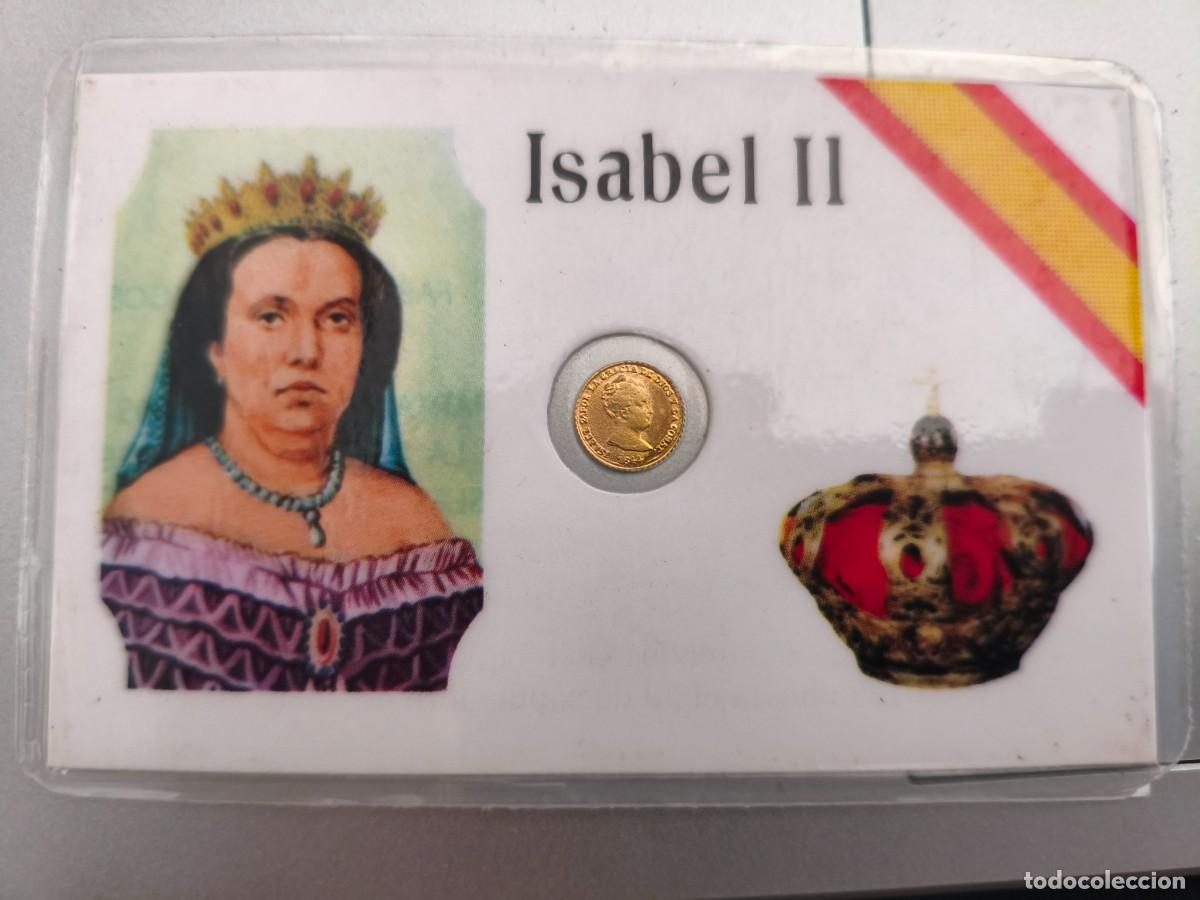 Reproducciones billetes y monedas: Tarjeta plastificada conmemorativa de Isabel II. Con reproducci&oacute;n muy peque&ntilde;a de una especie de mone