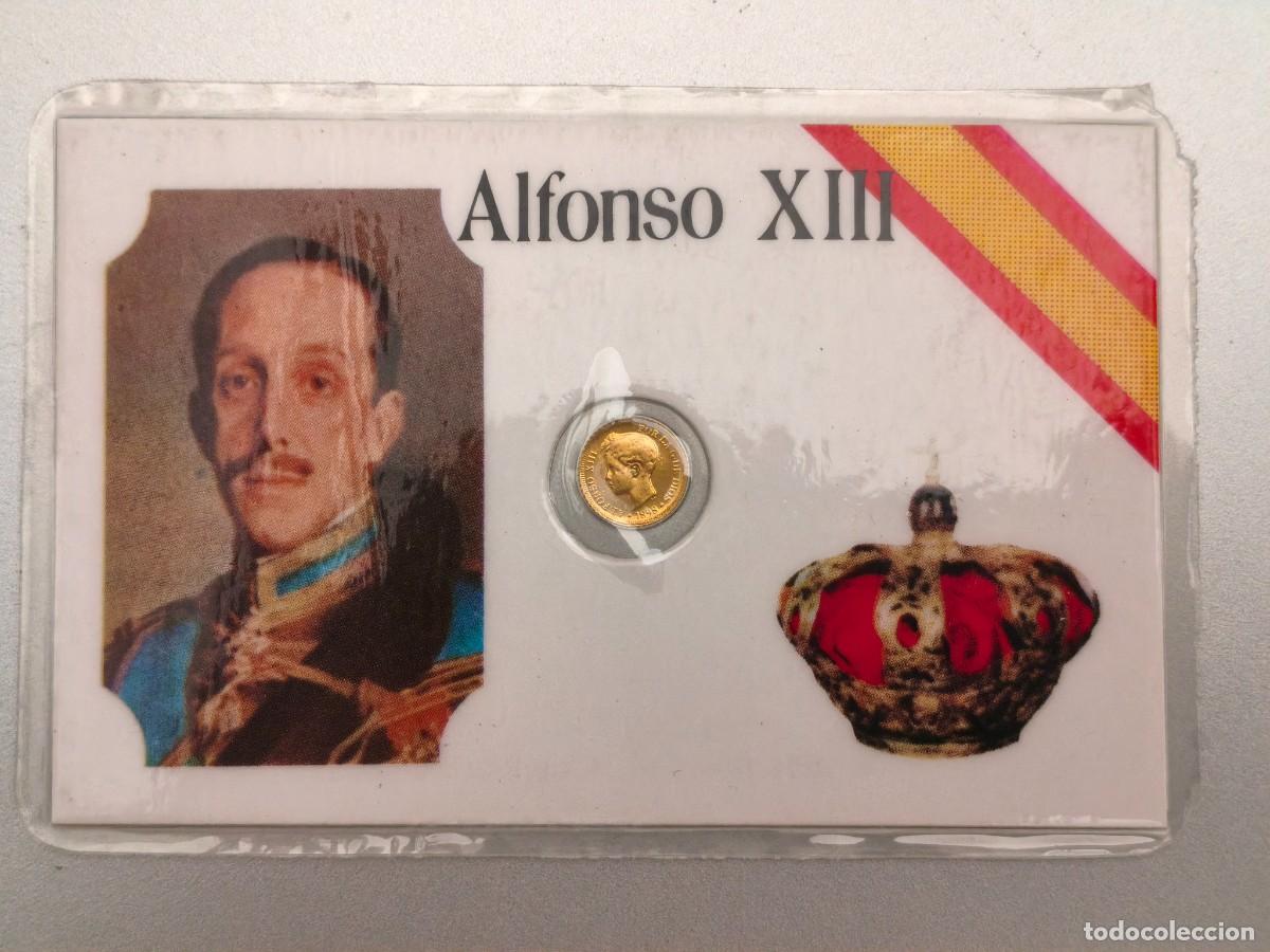 Reproducciones billetes y monedas: Tarjeta plastificada conmemorativa de Alfonso XIII. Con reproducci&oacute;n muy peque&ntilde;a de una especie de m