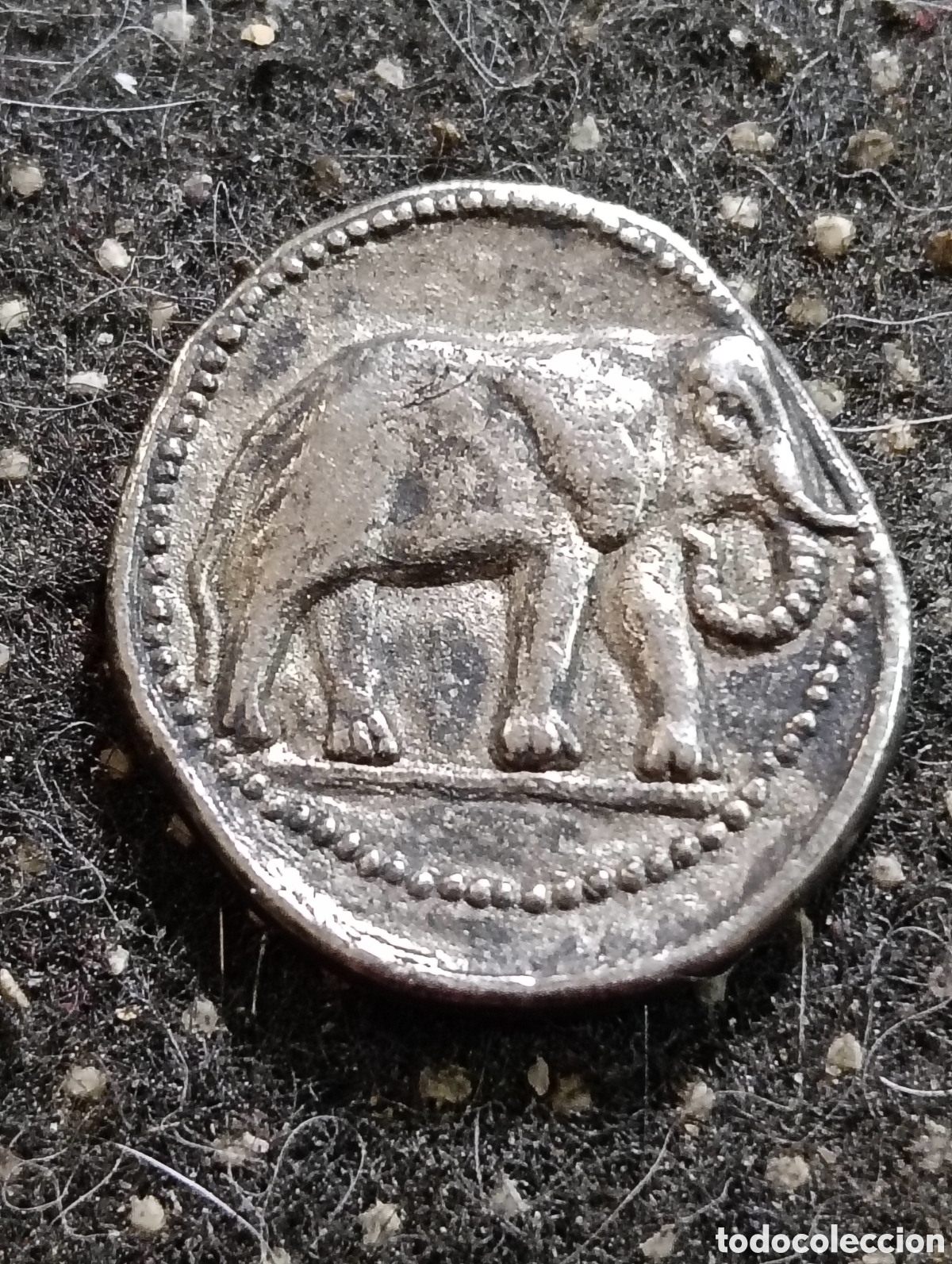 Reproducciones billetes y monedas: R&eacute;plica de un tetradracma cartagin&eacute;s de la familia Barca que presenta un elefante en el anverso
