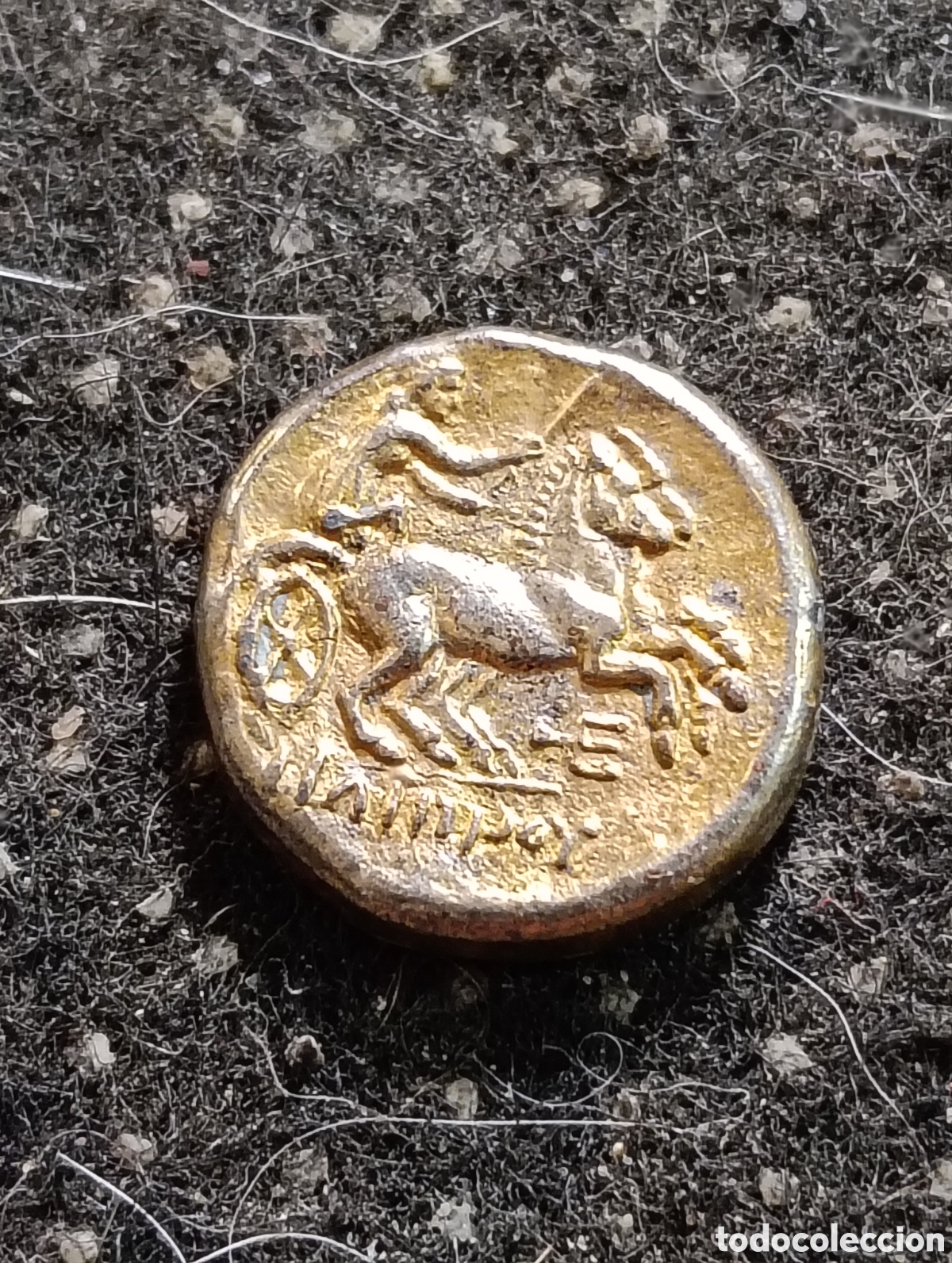 Reproducciones billetes y monedas: R&eacute;plica de una moneda de oro de la &eacute;poca romana un s&oacute;lido o similar de la colecci&oacute;n educativa france