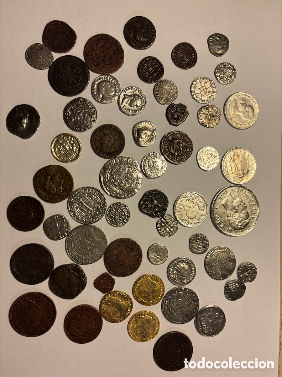 Reproducciones billetes y monedas: Colecci&oacute;n monedas antiguas, r&eacute;plicas falsas, distintas &eacute;pocas Espa&ntilde;a 54 unidades