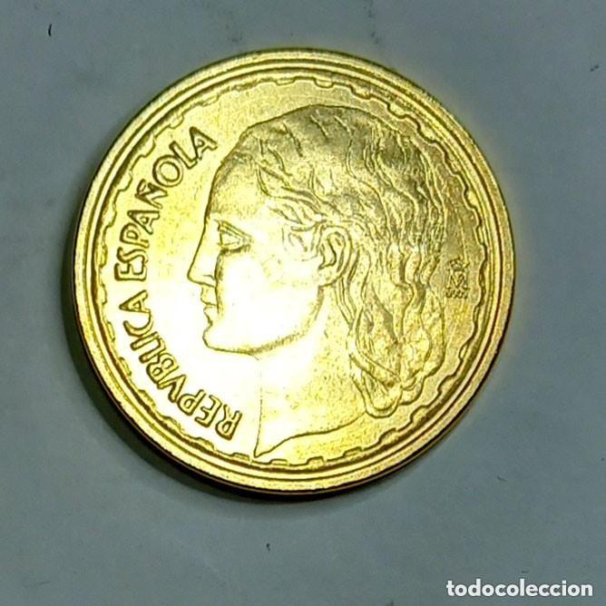 Reproductions billets et monnaies: R&eacute;plica moneda de la II Rep&uacute;blica - ba&ntilde;o oro 24 kt. ,Ceca Real Casa de la Moneda
