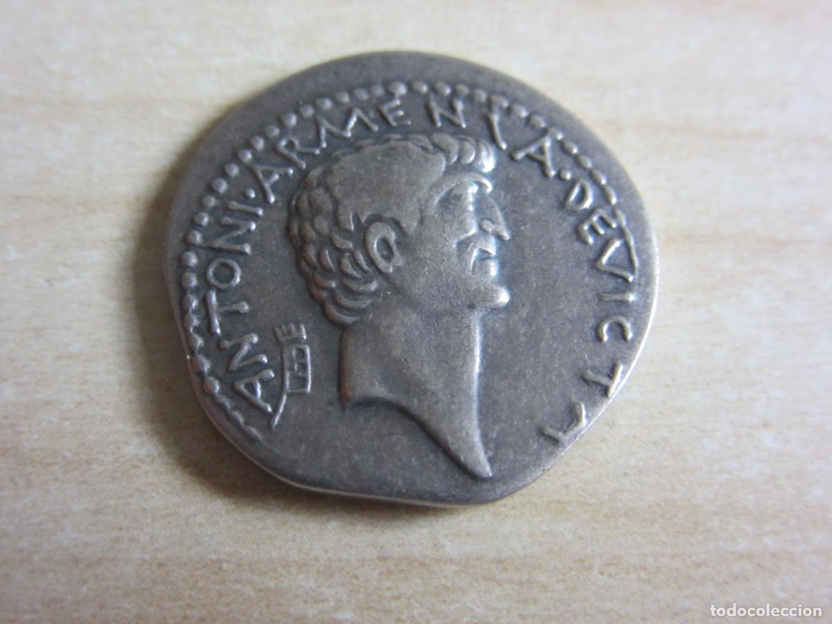 Replikate von Banknoten und M&uuml;nzen: Bonita reproducci&oacute;n de Denario de Marco Antonio y Cleopatra