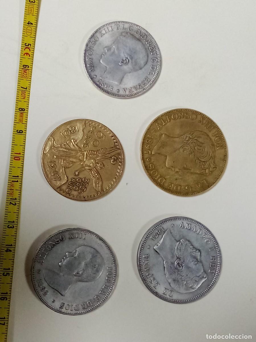 Reproducciones billetes y monedas: lote de4 replicas de monedas espa&ntilde;ola y una de mexico
