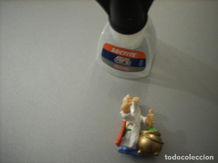 Reproducciones figuras de acci&oacute;n: asterix tipo dunkin kinder - Foto 1