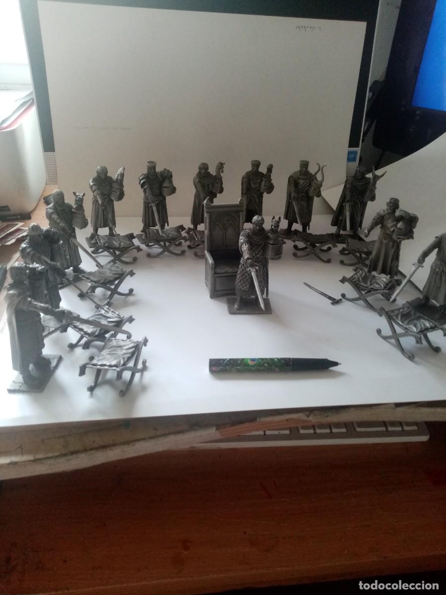 Reproducciones Figuras de Acci&oacute;n: 12 CABALLEROS DE LA MESA REDONDA DE PELTRE MEDIDAS 05 X 11