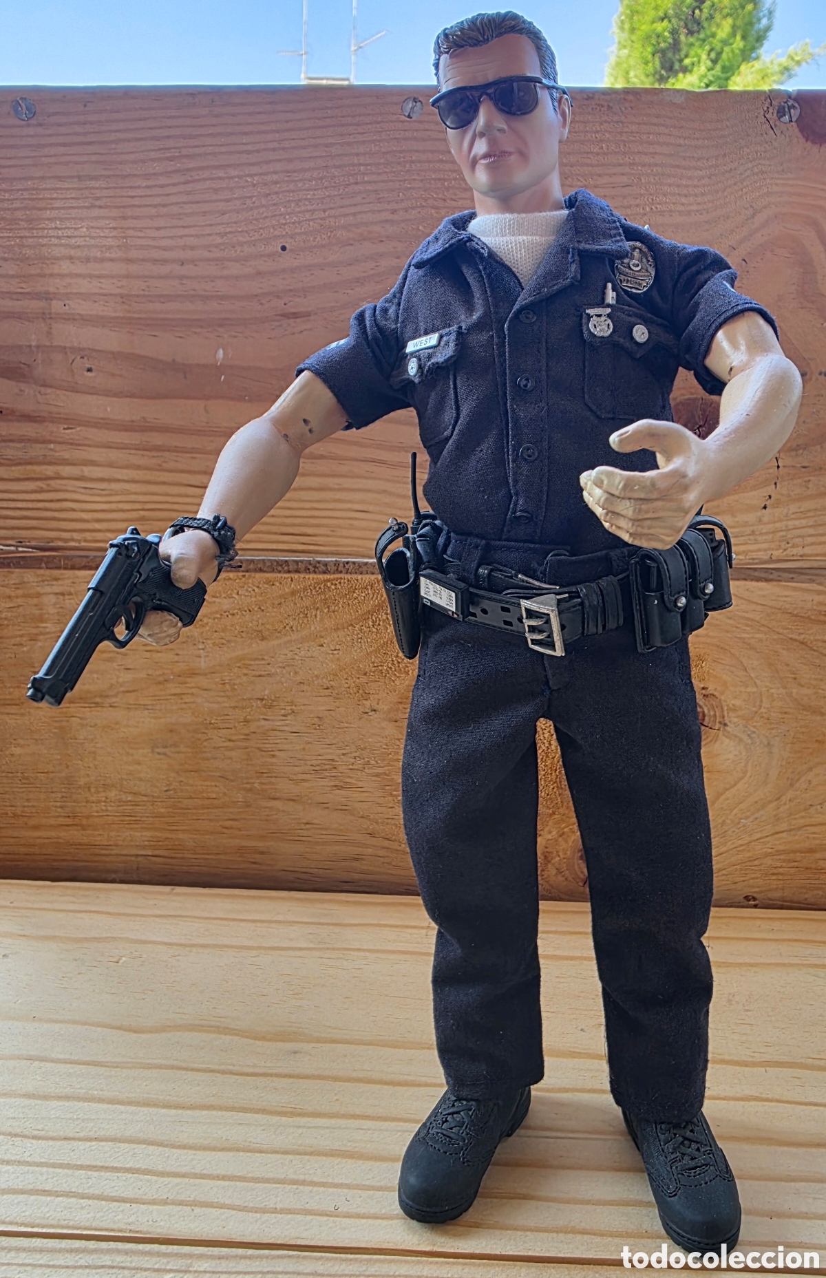 Reproducciones figuras de acci&oacute;n: Figura 1/6 LAPD Officer West (Con Gafas de Sol) - Elite Force BBI Ref. 21115 - Polic&iacute;a de Los &Aacute;ngele
