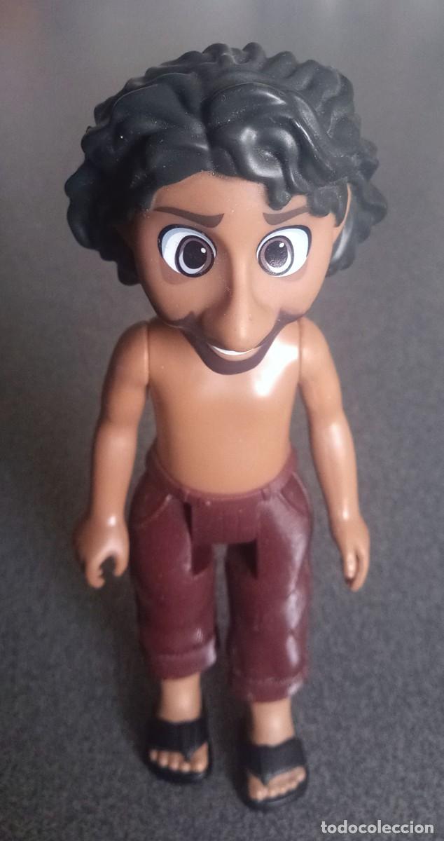 Reproducciones figuras de acci&oacute;n: Mu&ntilde;eco Bruno Madrigal Encanto Disney
