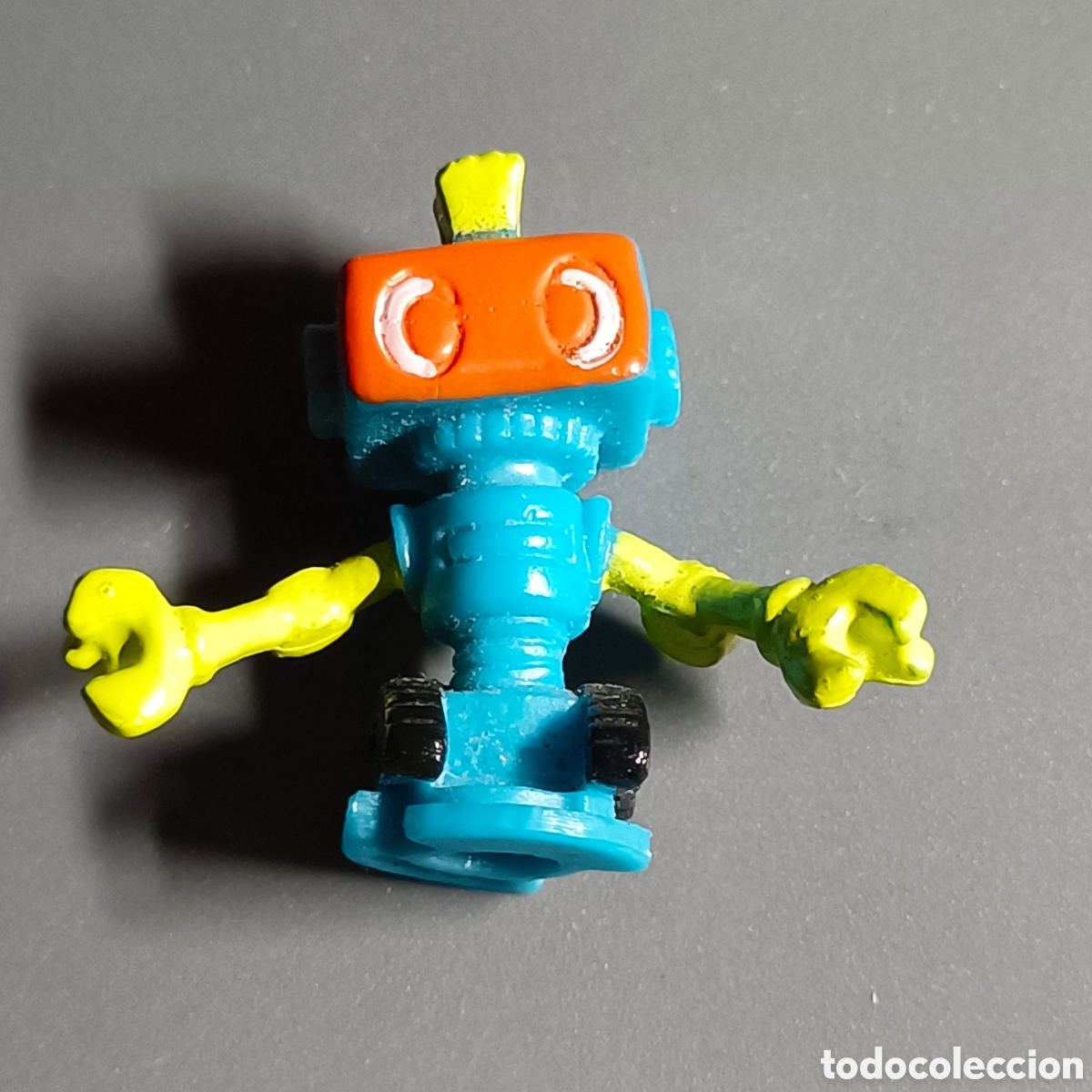 Reproducciones figuras de acci&oacute;n: FIGURA DE ACCI&Oacute;N DUAL 2013. KOBOTS