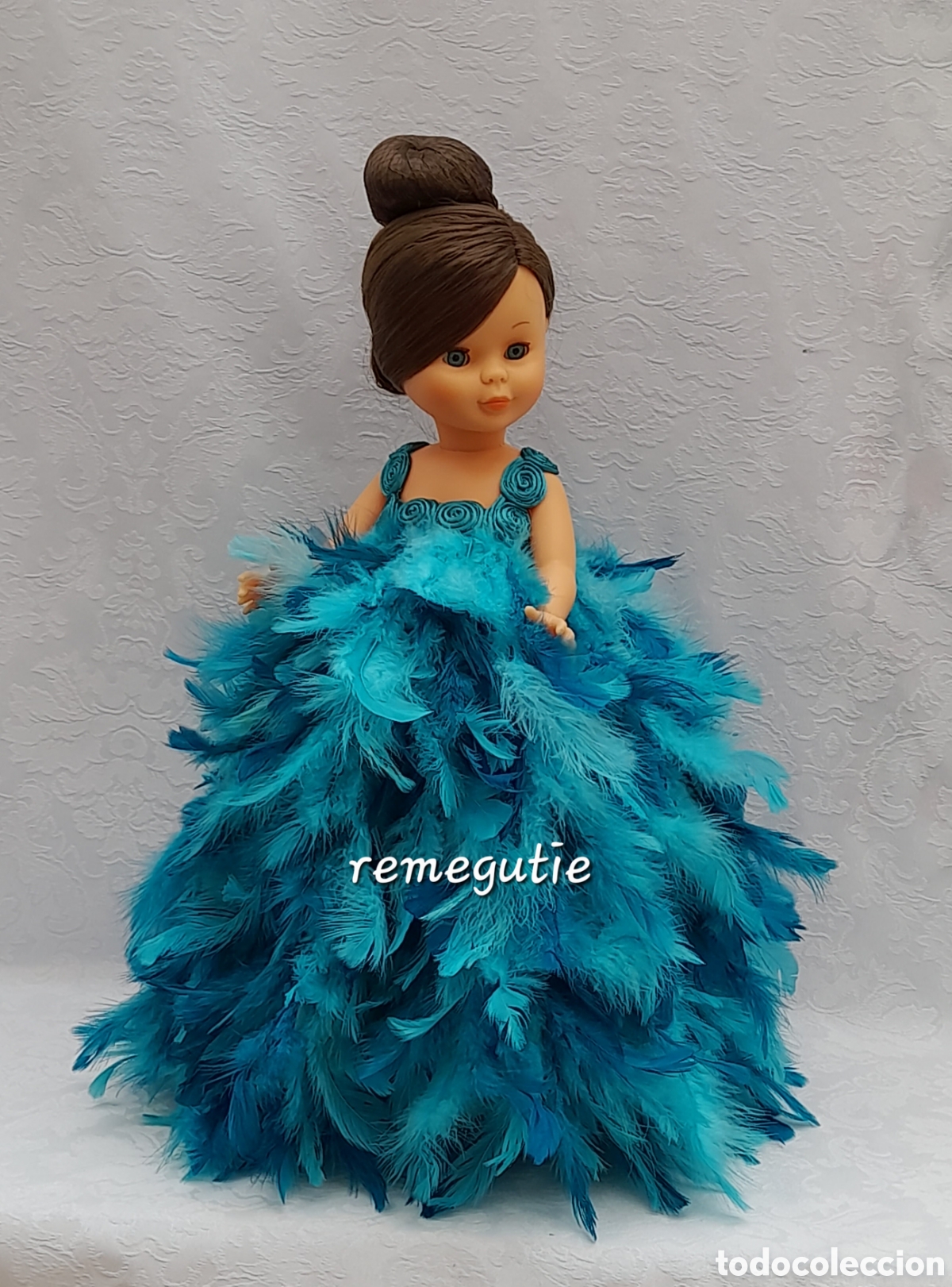 Reproducciones mu&ntilde;ecas espa&ntilde;olas: Vestido de plumas para nancy - Foto 2