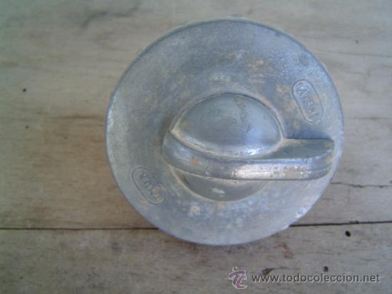 Voitures et Motocyclettes: ANTIGUO TAPON