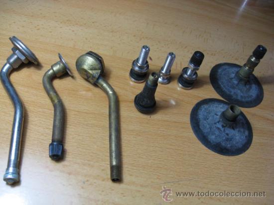 Automobili e Motociclette: LOTE DE 9 VALVULAS ANTIGUAS PARA CAMARAS DE AIRE, 3 DE COCHE RESTO MOTOS SIN USAR + INFO