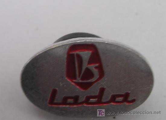Voitures et Motocyclettes: LADA (AVTOVAZ) -  PIN O INSIGNIA; ALUMINIO MOLDEADO ESMALTADO EN ROJO SANGRE; A ESTRENAR