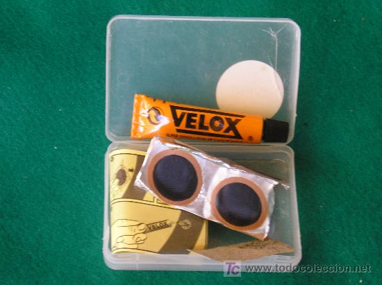 Voitures et Motocyclettes: **CAJITA DE PLASTICO CON UTILES PARA REPARAR RUEDAS DE BICICLETA Y CICLOMOTOR-- VELOX--(MADE IN FRAN