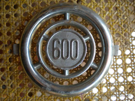 Autos und Motorr&auml;der: EMBELLECEDOR DE SEAT 600, 13 CMS.