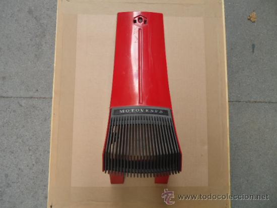 Coches y Motocicletas: PIEZA DELANTERA MOTO VESPA TAPA