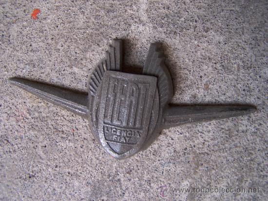 Coches y motocicletas: escudo cap&oacute; Seat - Foto 1