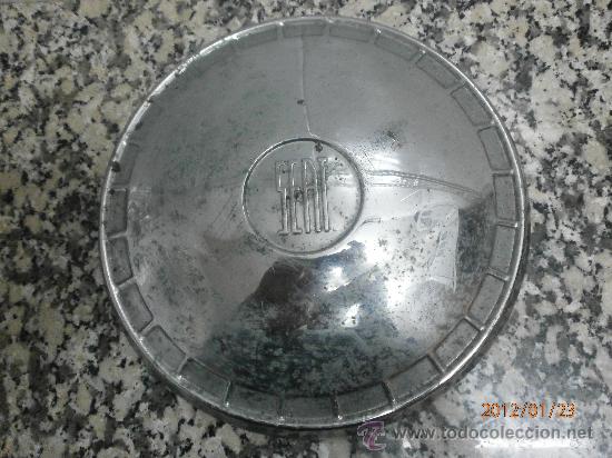 Voitures et Motocyclettes: TAPA CUBOS SEAT