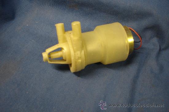 Voitures et Motocyclettes: MOTOR CON BOMBA A 12 V. C.C.