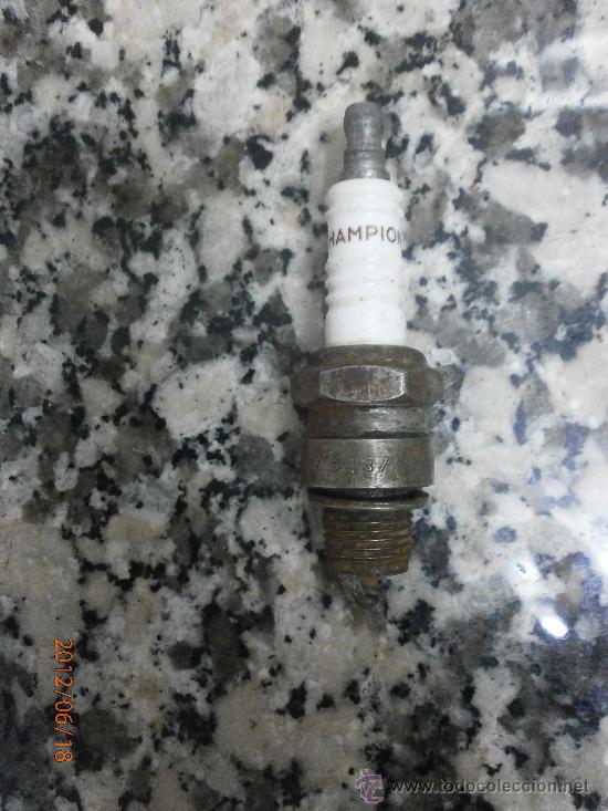 Automobili e Motociclette: ANTIGUA BUJIA MARCA  CHAMPION L 87 Y C
