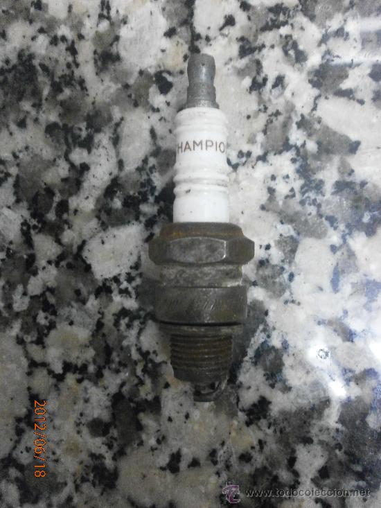 Automobili e Motociclette: ANTIGUA BUJIA MARCA  CHAMPION L 87 Y C