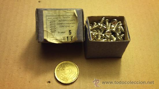 Autos und Motorr&auml;der: caja de tornillos cromados de acero inoxidables