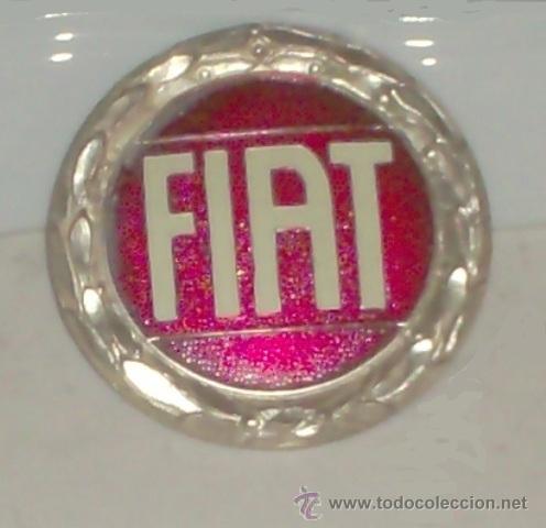 Autos und Motorr&auml;der: FIAT 124 SPORT COUPE Y OTROS: EMBLEMA LAUREADO MET&Aacute;LICO ORIGINAL
