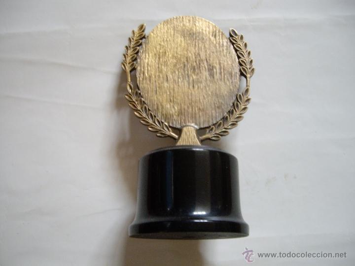 Coches y motocicletas: MASCOTA TROFEO EMBLEMA - Foto 3