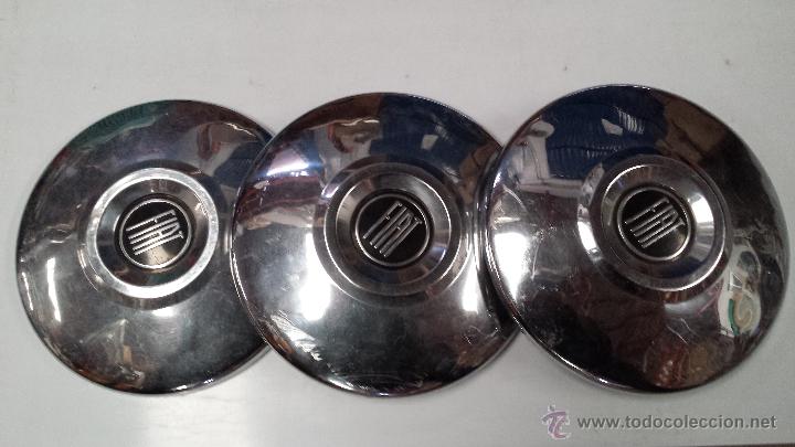 Autos und Motorr&auml;der: LOTE DE TRES TAPACUBOS ACERO CROMADO DE 23,5 CM. DIAMETRO INTERIOR PARA COCHE CLASICO FIAT