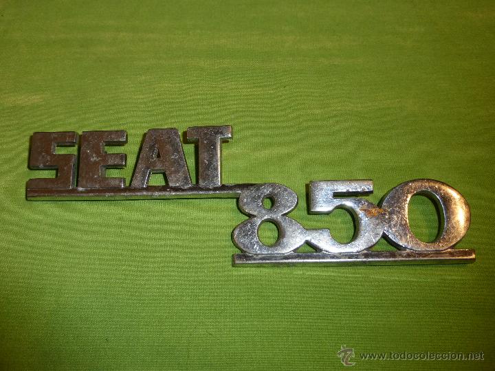 Autos und Motorr&auml;der: ANAGRAMA ORIGINAL EN METAL CROMADO DE SEAT 850 - BUEN ESTADO.