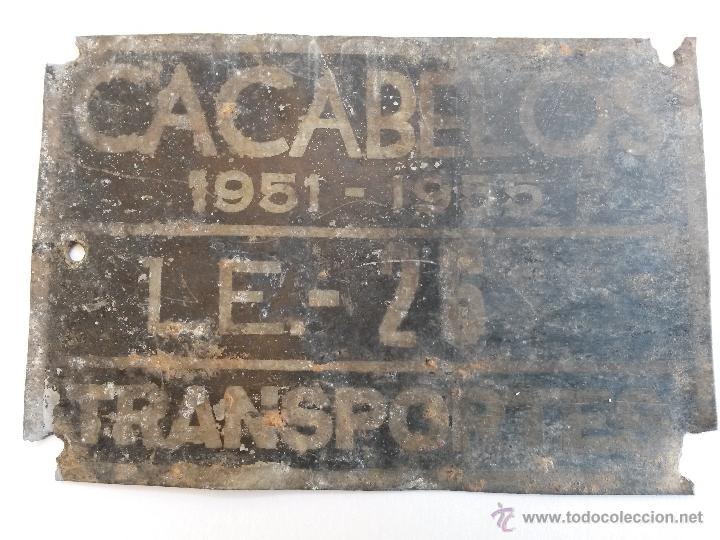 Autos und Motorr&auml;der: Chapa de carro de transportes para 1951-1955 de cacabelos (leon) de 10,4 x 7 cms