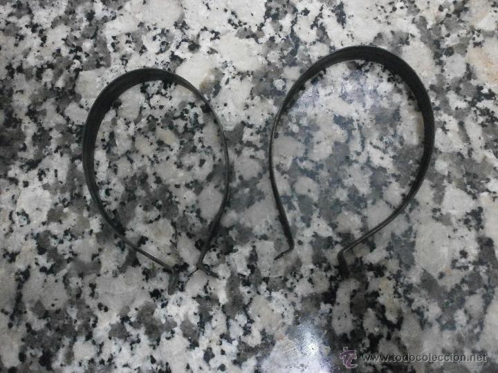 Coches y Motocicletas: ANTIGUAS PINZAS METALICAS PARA SUJETAR LOS PATALONES PARA LA BICICLETA