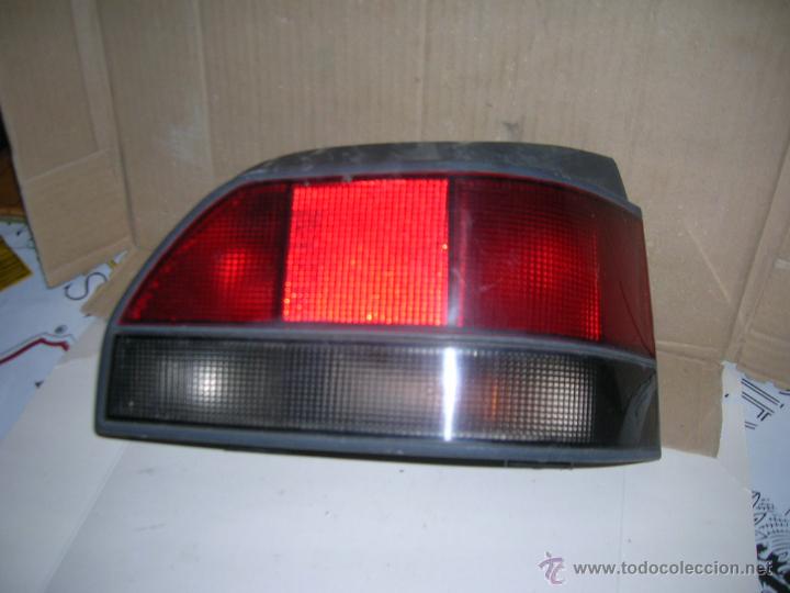 Autos und Motorr&auml;der: Renault Clio 1.9 diesel del 94. Modelo Ipanema. Piloto trasero luz intermitente derecho. Bombillas.
