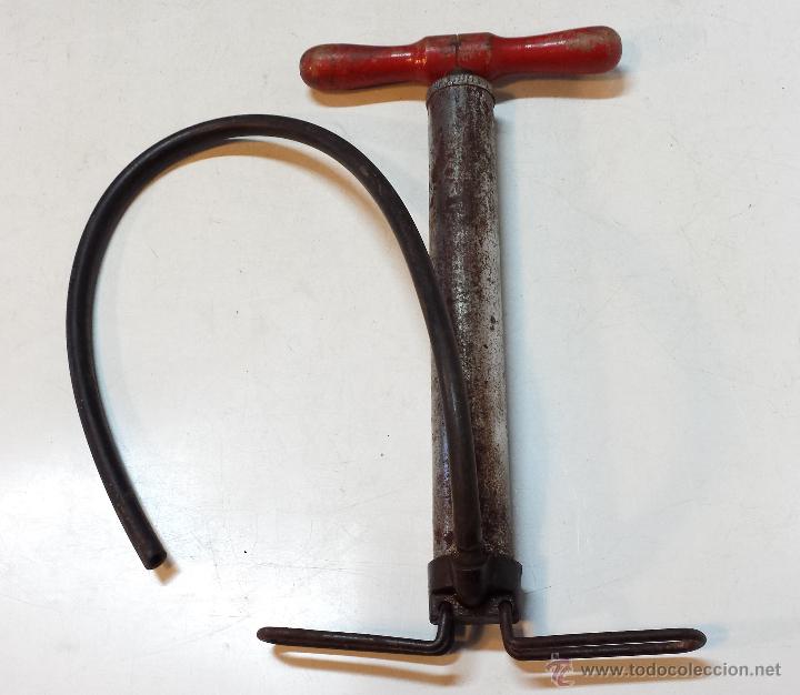 Coches y Motocicletas: ANTIGUA MANCHA DE PIE PARA BICICLETA CON DOS PIES. FUNCIONA CORRECTAMENTE.