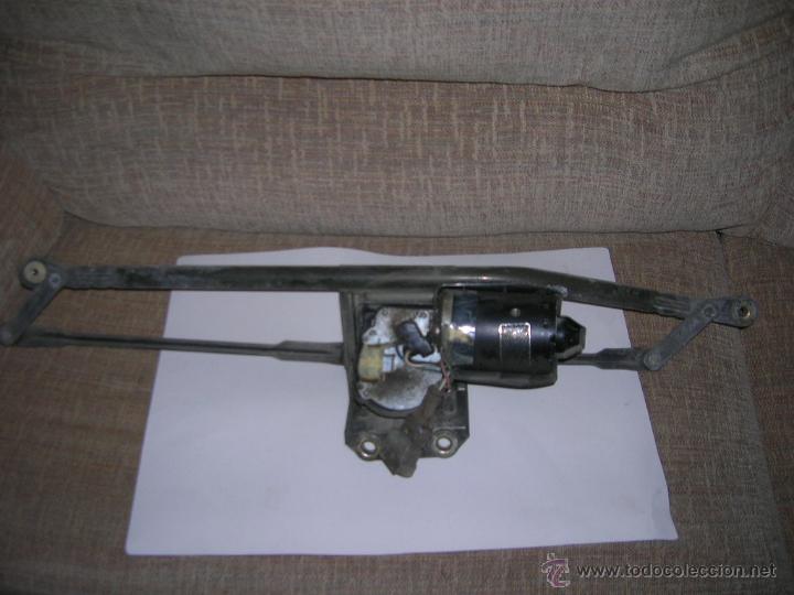 Autos und Motorr&auml;der: Renault Clio 1.9 diesel del 94. Modelo Ipanema. - Motor limpiaparabrisas delantero.