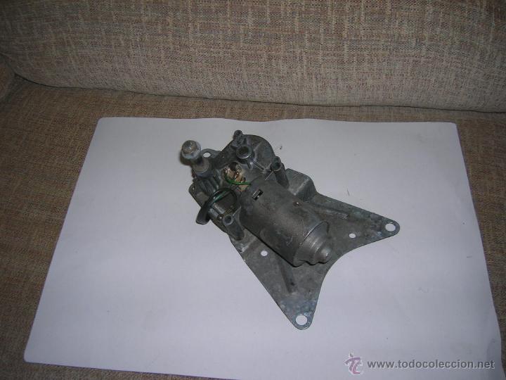 Autos und Motorr&auml;der: Renault Clio 1.9 diesel del 94. Modelo Ipanema. - Motor limpiaparabrisas trasero.