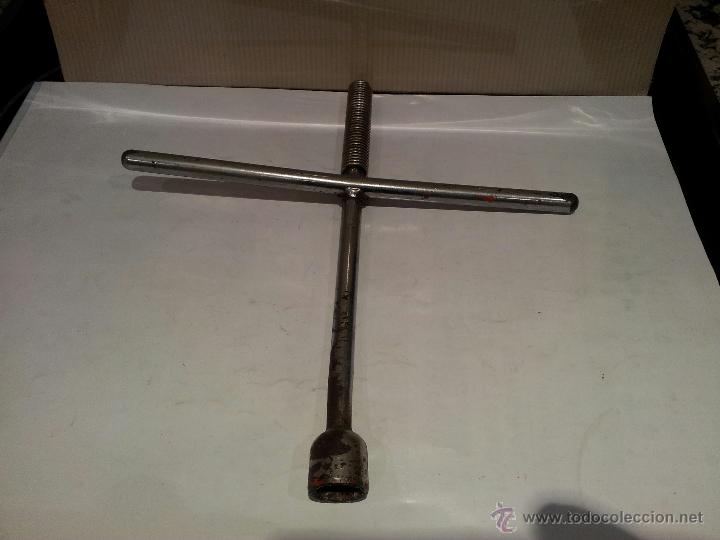 Autos und Motorr&auml;der: muy antigua llave de ruedas ver fotos