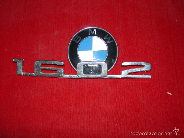 Autos und Motorr&auml;der: Anagrama BMW 1602 a&ntilde;os 60&acute; junto a la insignia de la marca.