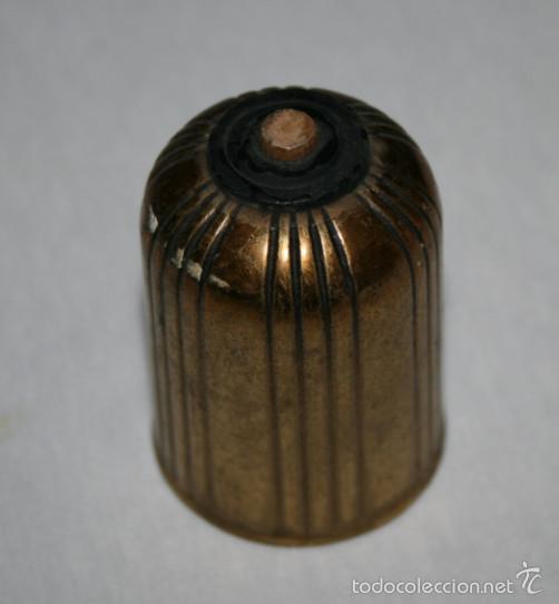 Autos und Motorr&auml;der: CURIOSO TAPON DE BRONCE CON FINA ROSCA, A IDENTIFICAR