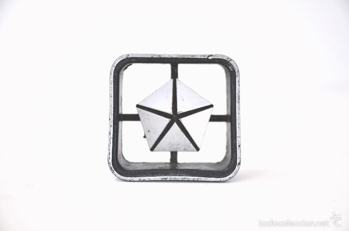 Coches y Motocicletas: EMBLEMA LOGO CHRYSLER - INSIGNIA COCHE
