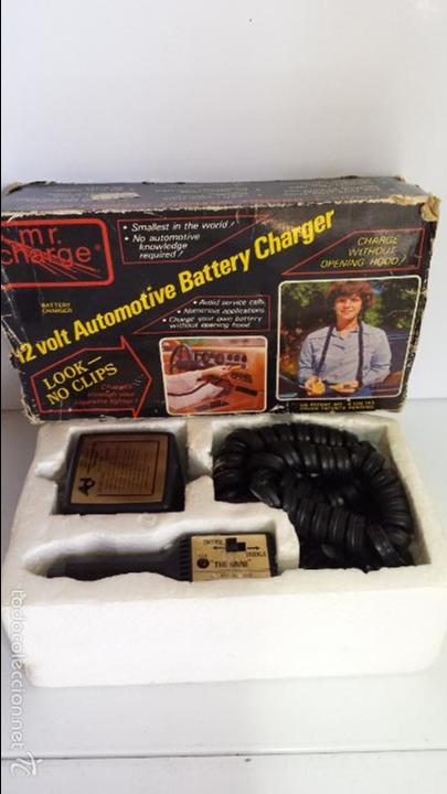 Autos und Motorr&auml;der: ANTIGUO CARGADOR DE BATER&Iacute;A DE COCHE 12 VOLT. - PARA CORRIENTE DE 125V - MADE IN HONG KONG
