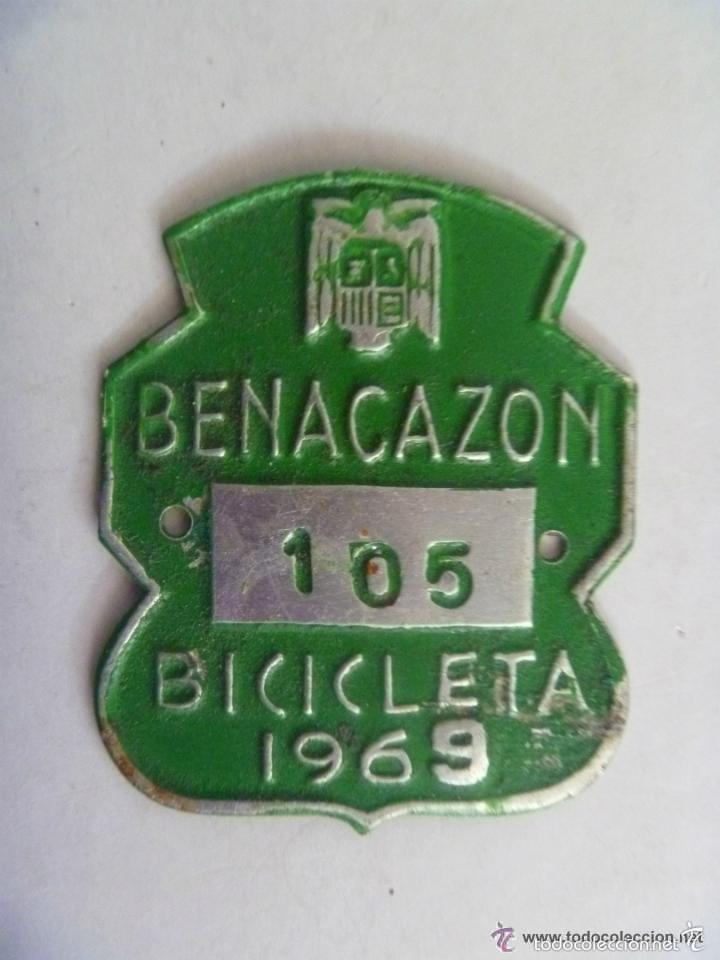 Automobili e Motociclette: PLACA DE BICICLETA DE 1969 . BENACAZON ( SEVILLA ) . CON AGUILA DE FRANCO .