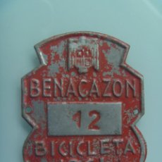 Coches y Motocicletas: PLACA DE BICICLETA DE 1961 . DE BENACAZON ( SEVILLA ) , CON AGUILA DE SAN JUAN. Lote 57558845