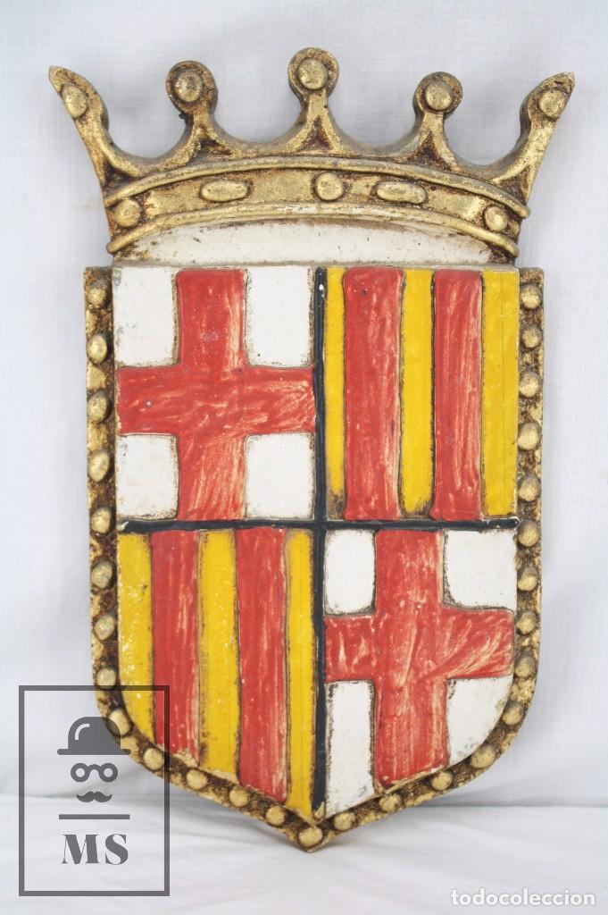 Voitures et Motocyclettes: Escudo de Barcelona Realizado Artesanalmente - Madera y Estuco / Yeso - Medidas 20 x 32 cm