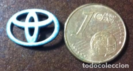 Autos und Motorr&auml;der: MINI ANAGRAMA LOGO EMBLEMA MET&Aacute;LICO TOYOTA