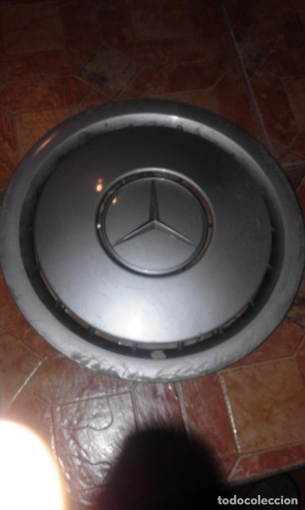 Autos und Motorr&auml;der: Antiguo tapacubo rueda llanta Mercedes Benz E 190 color plata, como se muestra en las fotos. a&ntilde;os 80