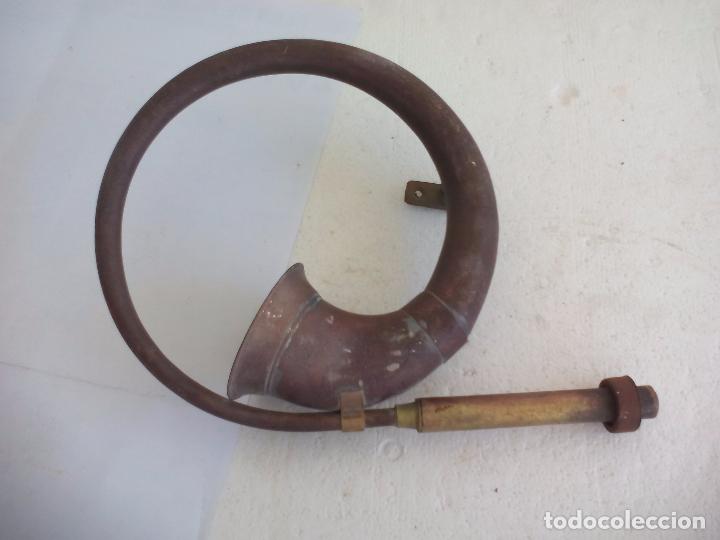 Coches y Motocicletas: Antigua Bocina de laton- clax&oacute;n - para bicicleta, coche antiguo. 30 x 22 cm