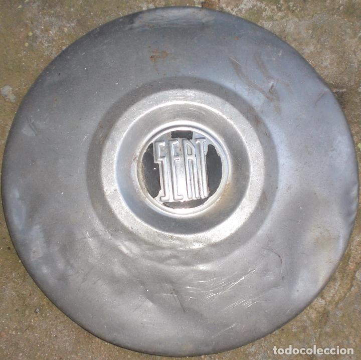 Coches y motocicletas: Antiguo tapacubos seat