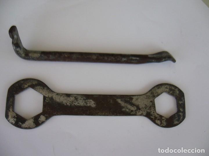 Voitures et Motocyclettes: LLAVE FIJA TUERCAS Y DESMONTADOR NEUM&Aacute;TICOS